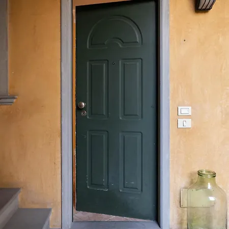 Roberto's Apartment *